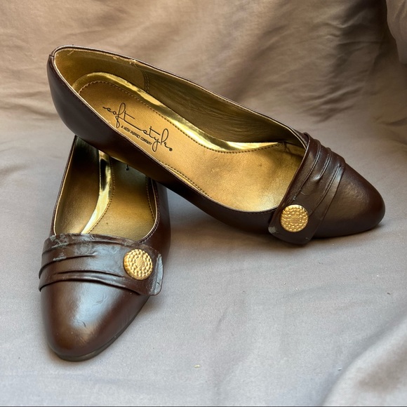 Soft style Woman’s Brown Heel Shoe - Picture 1 of 10